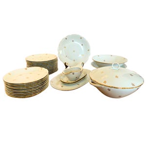 Französisches Tafelservice aus Limoges-Porzellan mit Goldrand für 12 Personen, 31-teilig, circa 1956