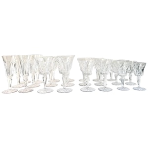 Francuski zestaw kieliszków SAINT LOUIS CRYSTAL 24 dla 6 osób: szampan / czerwone wino / białe wino / kieliszek do wody / około 1950 r.