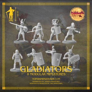 Puede incluir: Ocho gladiadores en miniatura de plástico sin pintar a escala 28 mm en varias poses. Las miniaturas sostienen espadas, escudos y otras armas. Las miniaturas están sobre un fondo gris con el texto "GLADIATORS 8 MODULAR MINIATURES" y la dirección del sitio web "TOFERSMINIATURES.COM".