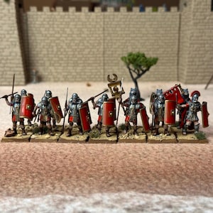 Set de 12 legionarios del Imperio Romano pintados. Miniaturas de 28 mm. Ideales para juegos como Hail Caesar y otros wargames.