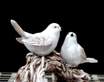 Elegante estatua de pareja de pájaros blancos – Pieza decorativa para el hogar