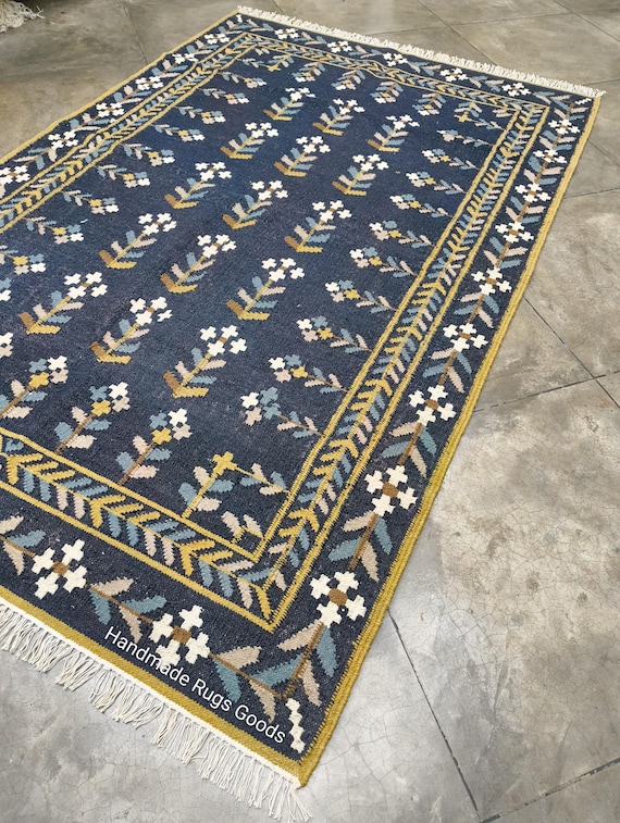 青い花柄ラグ フリンジ付き　ウールラグ 青い花柄ラグ フリンジ付き ウールラグ 青い花柄ラグ フリンジ付き