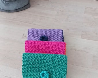 Crocheted purse. Crochet wallet. Green