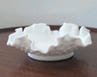 Plato de dulces y frutos secos de vidrio opalino con borde ondulado, estilo vintage Fenton White Hobnail, 5 pulgadas.
