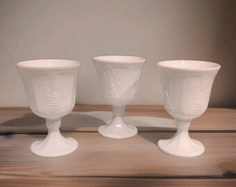 3 copas de vidrio blanco opalino con forma de uva, Indiana Glass Co. Vintage Colony Harvest. ¡Excelente!