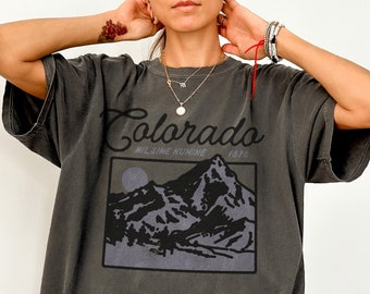 Colorado Oversized T-Shirt, Rocky Mountains Comfort Colors Graphic Tee, Colorado Travel Aesthetic Shirt, Mountain Mama Shirt, Colorado Gift
