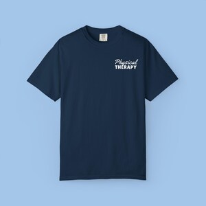 Camiseta Comfort Colors para fisioterapeutas, sudadera DPT, sudadera PTA, regalo para terapeutas de rehabilitación hospitalaria, camiseta "El movimiento es medicina". imagen 9