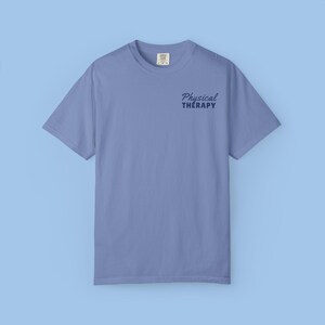 Camiseta Comfort Colors para fisioterapeutas, sudadera DPT, sudadera PTA, regalo para terapeutas de rehabilitación hospitalaria, camiseta "El movimiento es medicina". imagen 5