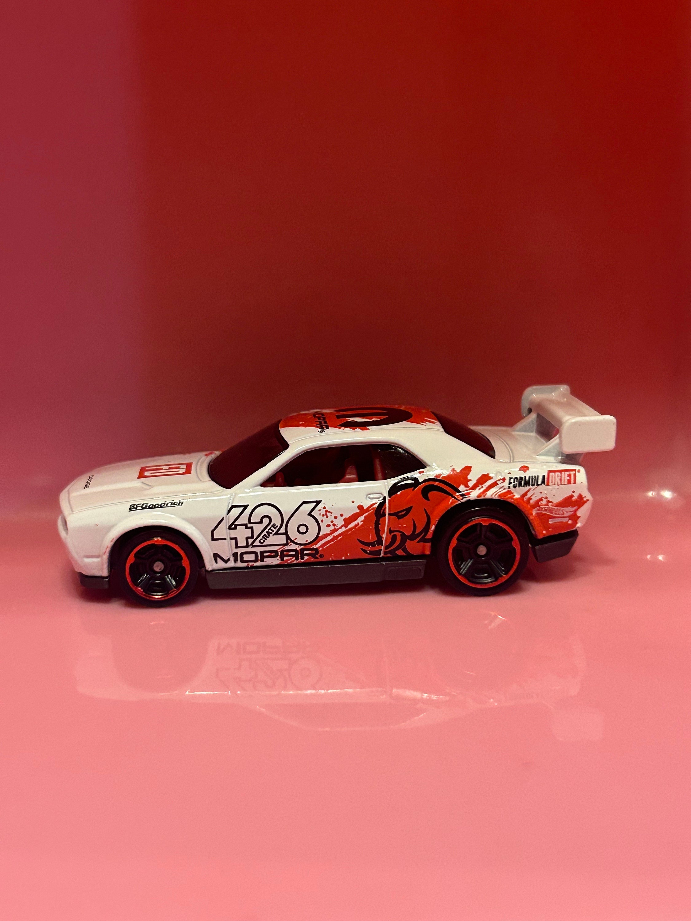 1:64 Loose Hot Wheels - Dodge Challenger Drift Car - White