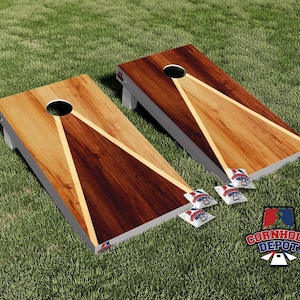 Tablero de cornhole de madera rústica estilo triángulo, vinilo laminado, calcomanías, regalo de aniversario o boda.