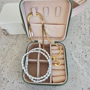 Portagioie da viaggio personalizzato, piccolo organizzatore di orecchini quadrati, scatola regalo da damigella d'onore per sorella, amica, regalo per lei, portagioie