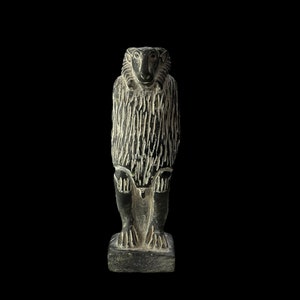 Estatua antigua y rara del carnero de Amón Re: cuerpo de babuino del dios Thoth