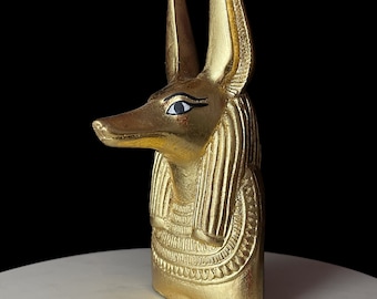 Estatua del Dios Chacal Anubis hecha en Egipto, escultura egipcia de Anubis.