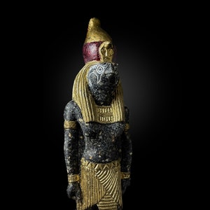 Statua del dio egiziano Horus, dio Horus dio del cielo.