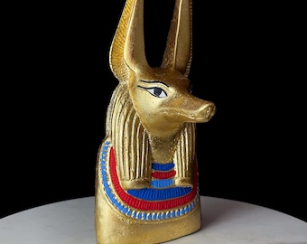 Estatua del Dios Chacal Anubis hecha en Egipto, escultura egipcia de Anubis.