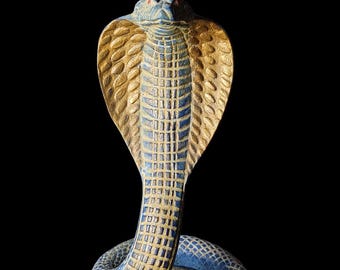 古代エジプトのウラエウスコブラ像、ヘビ愛好家へのヘビの贈り物