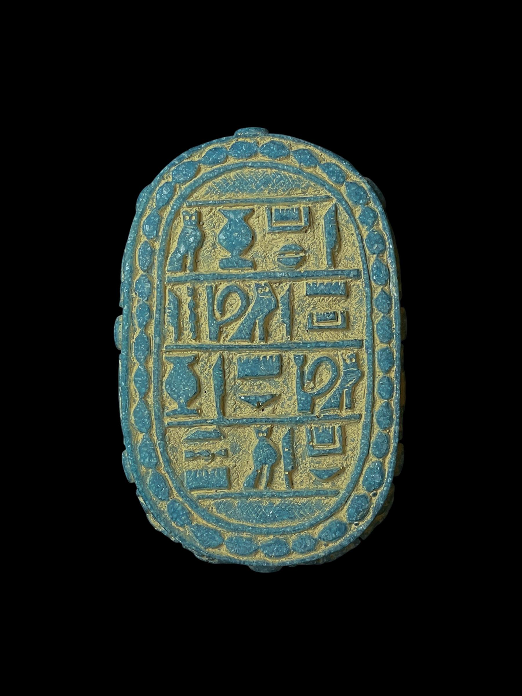 大きなエジプトのスカラベ。古代エジプトの装飾的な幸運のスカラベ