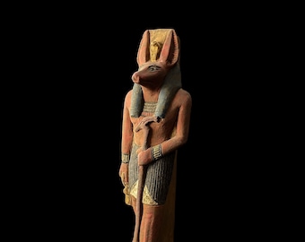 Estatua del Dios Chacal Anubis hecha en Egipto, escultura egipcia de Anubis.