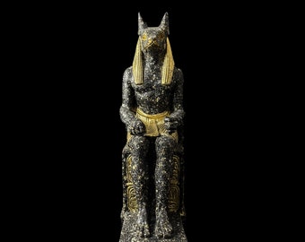 Estatua artesanal del dios egipcio Anubis: decoración para el más allá