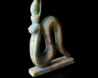 古代エジプトのウラエウスコブラ像、ヘビ愛好家へのヘビの贈り物