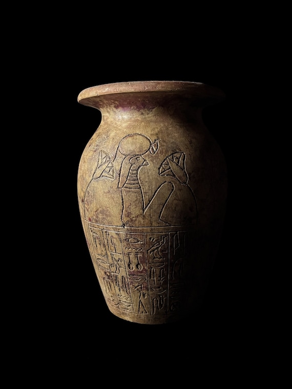 ヴィンテージエジプト花瓶：古代の碑文と室内装飾 - Etsy 日本