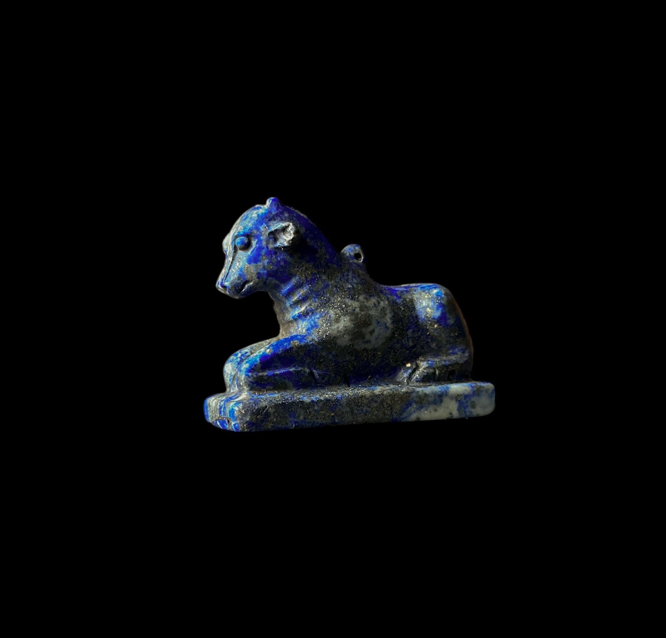 手彫りの女神ハトホルのお守り：エジプトのスピリチュアルペンダント