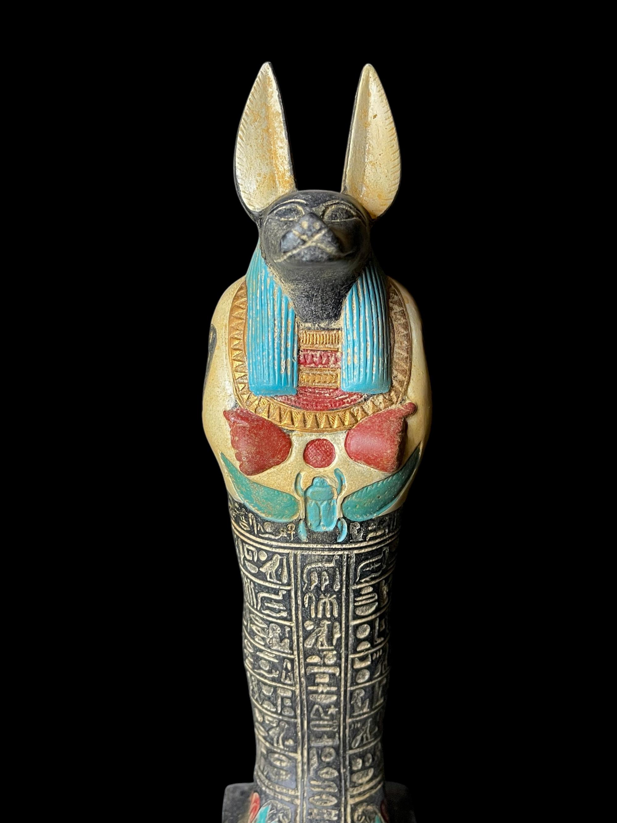 エジプトで作られたジャッカルの神アヌビス像、エジプトのアヌビス彫刻