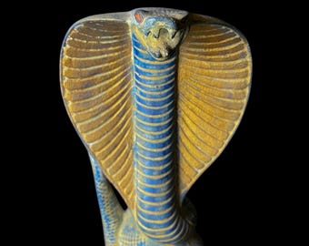 古代エジプトのウラエウスコブラ像、ヘビ愛好家へのヘビの贈り物