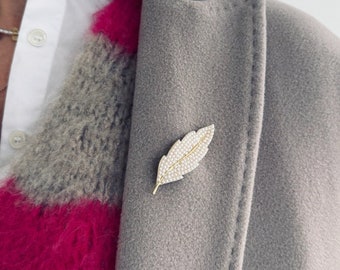 Pearly Leaf Broche