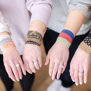12 pcs Hair Tie Bracelets, Boho Hair Tie Bracelets, Elastic Hair Ties, Ponytail Holders for Girls, No Crease, Gentle on Hair, Gift for Women
