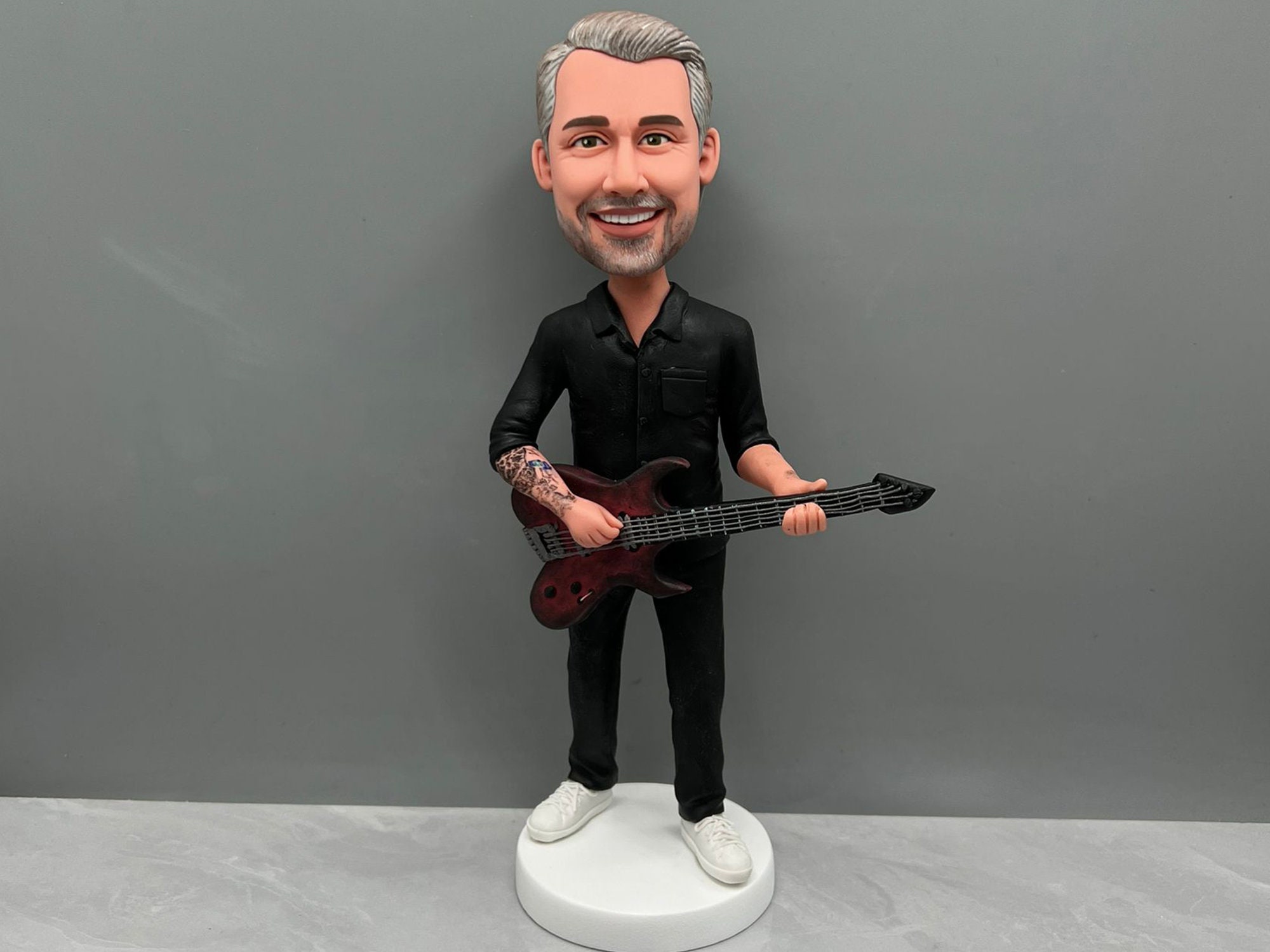 Benutzerdefinierte Bobbleheads für Mann, personalisierte Gitarren-Bobblehead, einzigartige Vatertagsgeschenkideen, kundenspezifische Ehemann-Bobbleheads sehen aus wie Sie