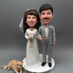 Custom Couple Bobblehead Cake Topper, Wedding Gift with Pet