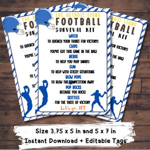 Könnte beinhalten: Druckbarer Football-Überlebenskit mit blau-weiß gestreiftem Hintergrund. Der Kit enthält eine Liste von Gegenständen, die man zu einem Footballspiel mitnehmen sollte, wie z. B. Wasser, Chips, Kaugummi und Pop Rocks. Der Text "The Detroit Lions Football Survival Kit" befindet sich oben auf der Seite. Der Text "Let's go, DET" befindet sich unten auf der Seite.