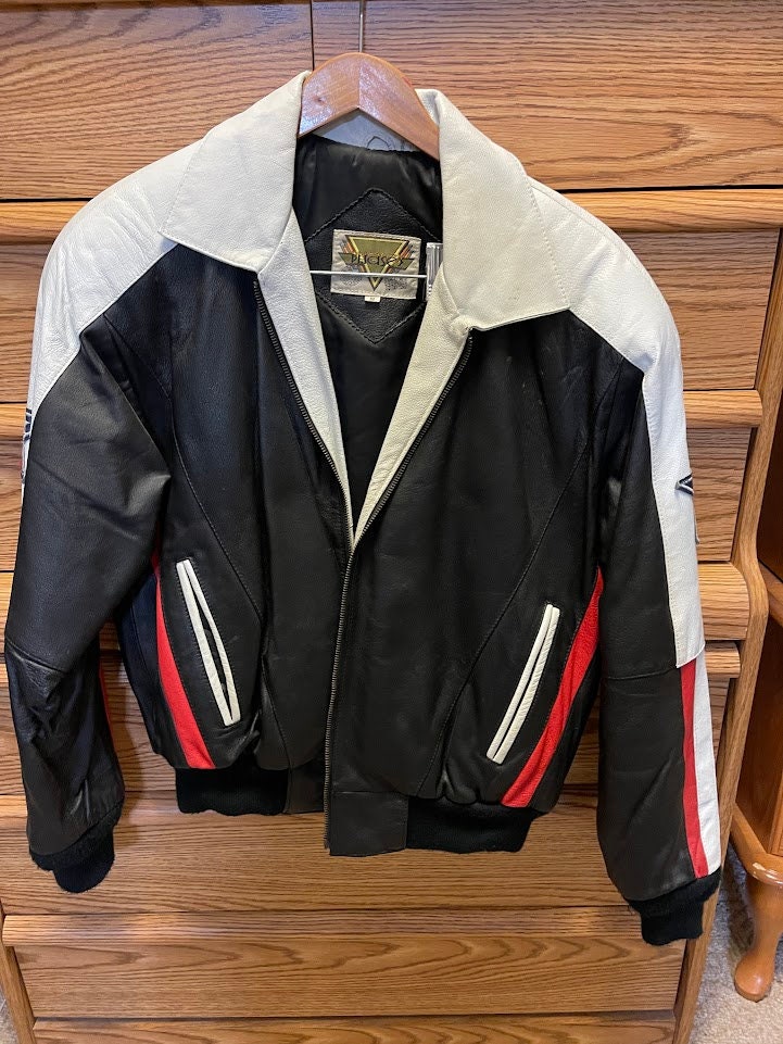 Vintage USA Leather Jacket. Jacket is a Size Small. It is in Vintage USA Leather Jacket. Jacket is a Size Small. It is in
