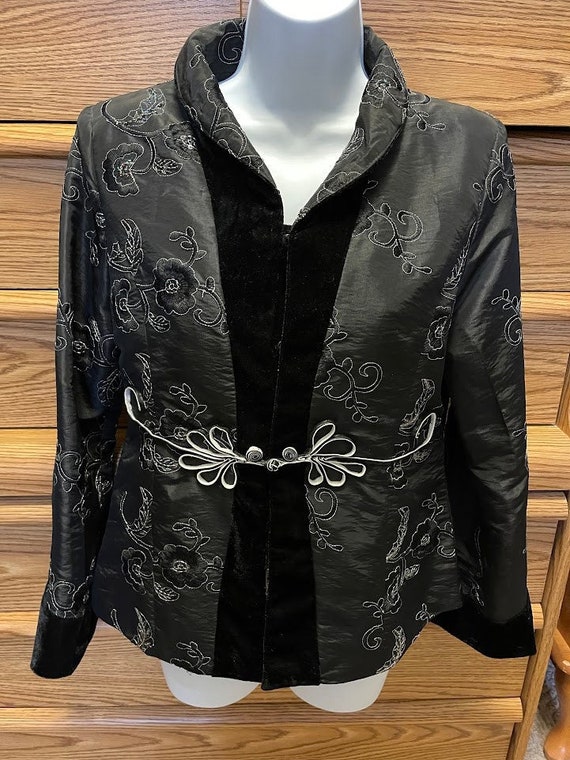 Women's Wei Na Si black satin embroidered jacket w