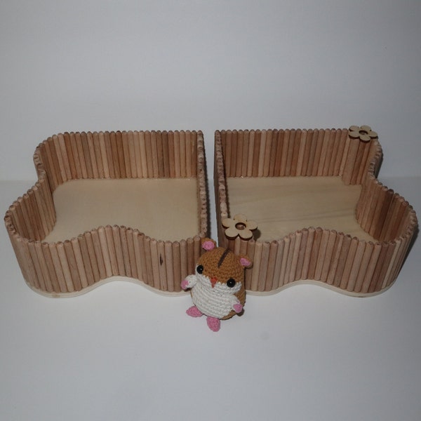 Sand bath with adventure food holder for hamsters and gerbils