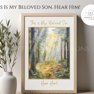 Op de afbeelding: Een aquarel schilderij van een bos scène met zonnestralen die door de bomen schijnen. De tekst "This is My Beloved Son. Hear Him!" is geschreven in gouden letters op een witte achtergrond.