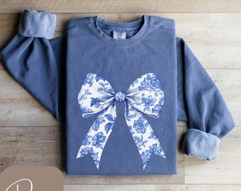 Comfort Colors Coquette Bow Sweatshirt, Blue Floral Coquette Bow, Blue Comfort Colors, Toile Ribbon Sweatshirt, Chinoiserie Sweatshirt
