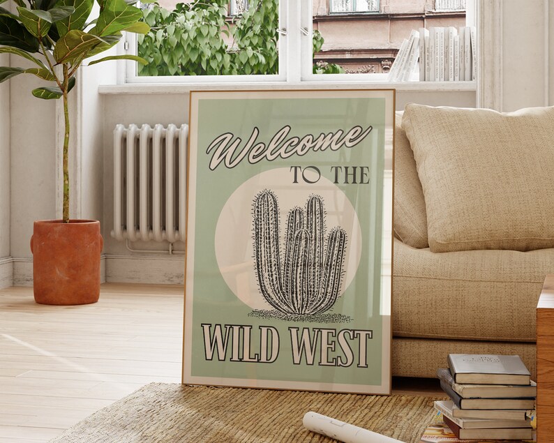 以下が含まれることがあります： 「Welcome to the Wild West」というテキストと、黒と白の線画で描かれたサボテンが描かれた緑と白のポスターです。