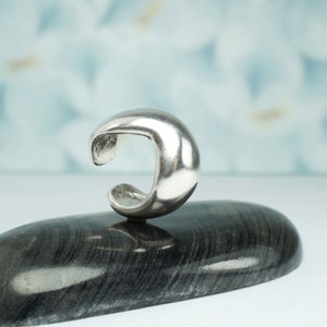 Pendiente tipo cuff de plata de ley sin perforación Pendiente tipo cuff minimalista Pendiente tipo cuff orgánico sin perforación Pendiente tipo cuff para hombre