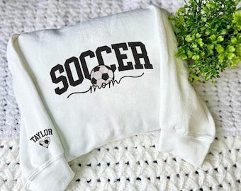 Bluza z haftem dla mamy piłkarza, spersonalizowana koszulka sportowa dla mamy, koszulka piłkarska z własnym imieniem, bluza na mecz, prezent dla mamy ESE190.H.C