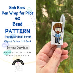 Könnte beinhalten: Ein Perlen-Stiftumwickelungsmuster mit Bob Ross, dem berühmten Maler, in einem blauen Hemd und braunen Haaren. Das Muster ist für einen Pilot G2 Stift und verwendet Miyuki Delica 11/0 Perlen. Das Muster ist zum sofortigen Download verfügbar und misst 3,75 cm breit und 6 cm lang.