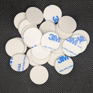 Puertos de inyección de adhesivo autorreparador 3M