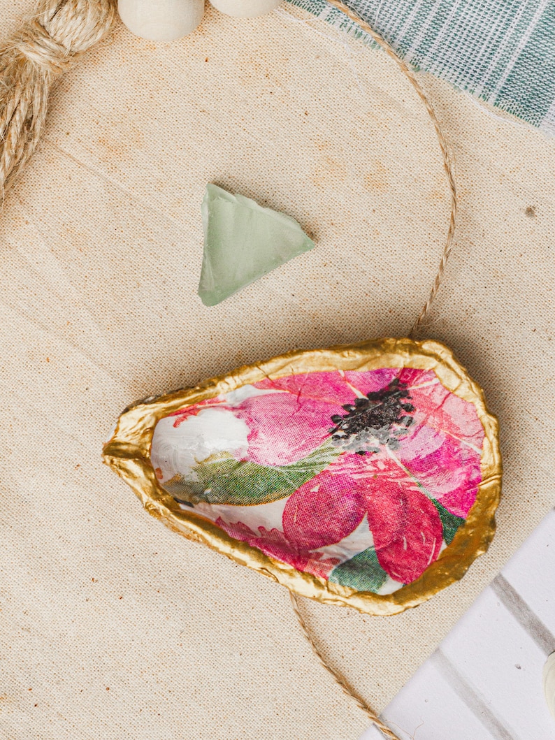 Small Oyster Shell Trinket Dish, Floral Jewelry Holder, Custom Shell Decoupage, Shell Jewelry Tray, Friend Gift Pink Flower