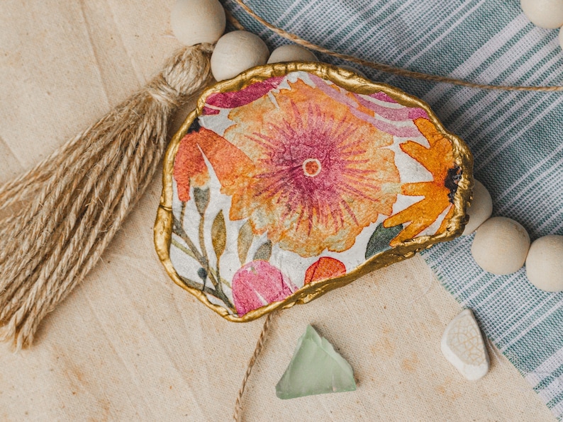 Small Oyster Shell Trinket Dish, Floral Jewelry Holder, Custom Shell Decoupage, Shell Jewelry Tray, Friend Gift Orange Flower