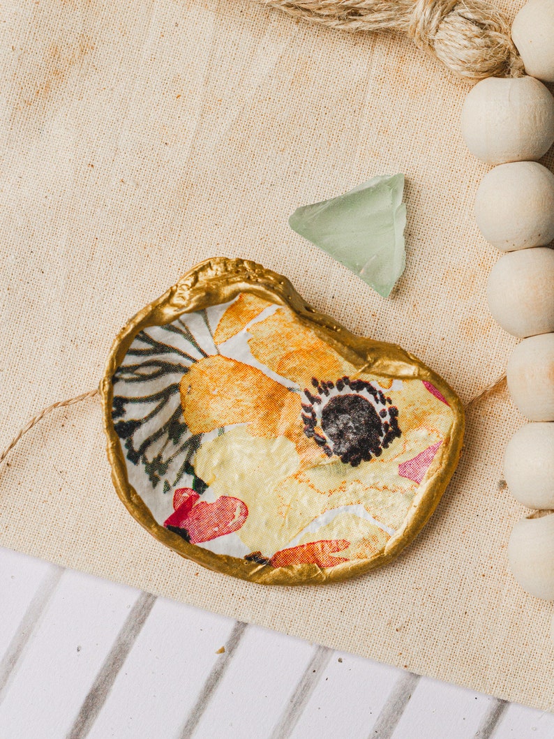 Small Oyster Shell Trinket Dish, Floral Jewelry Holder, Custom Shell Decoupage, Shell Jewelry Tray, Friend Gift Yellow Flower