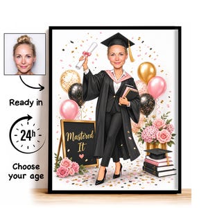 Può includere: Un'illustrazione digitale incorniciata di un laureato in toga e tocco neri che tiene in mano un diploma. La scena include palloncini dorati, neri e rosa, una lavagna con il testo Mastered It, fiori rosa e una pila di libri con un tocco.