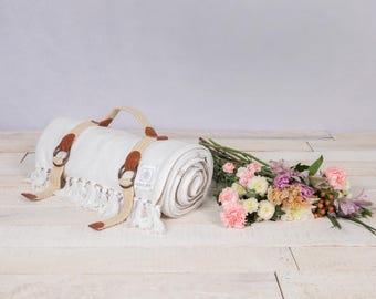 White Cotton Picnic Blanket with Personalized Harness: Water-Resistant Outdoor Blanket