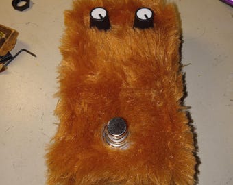 a real life fuzzy* NOISE stompbox - handmade, transistor, 60s inspired fuzz pedal with built-in contact mic (4 u harsh noise freaks)