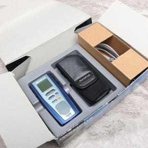 Olympus DM-1 Digitales Ton- und Aufnahmegerät mit Box, Tasche und USB-Kabel (schaltet sich ein, nicht vollständig getestet)
